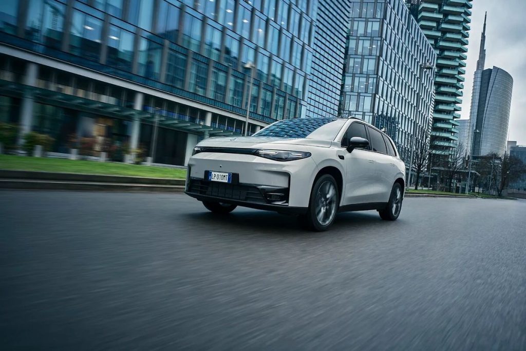 Táxis elétricos ganham força em Espanha com o Toyota bZ4X 4 Leapmotor C10 AWD