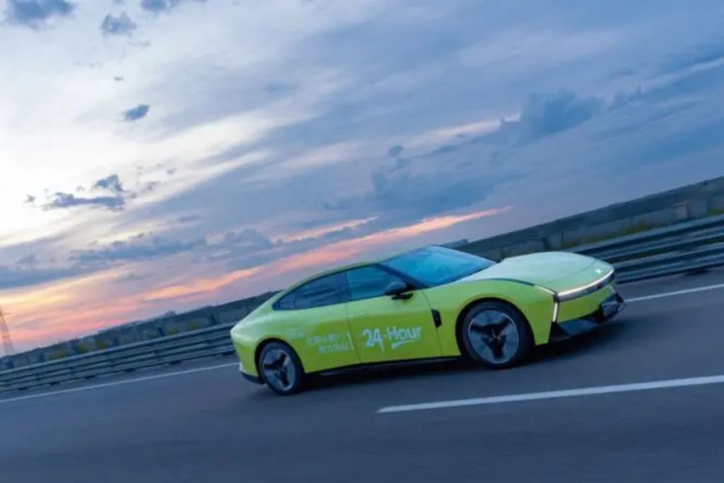 Tesla devolve manípulo de piscas ao Model 3 na China 5 Recorde Xpeng P7