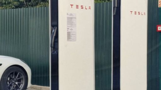 Furto de cabos deixa posto supercharger de Fátima a meio gás 19 Supercharger Fátima furto