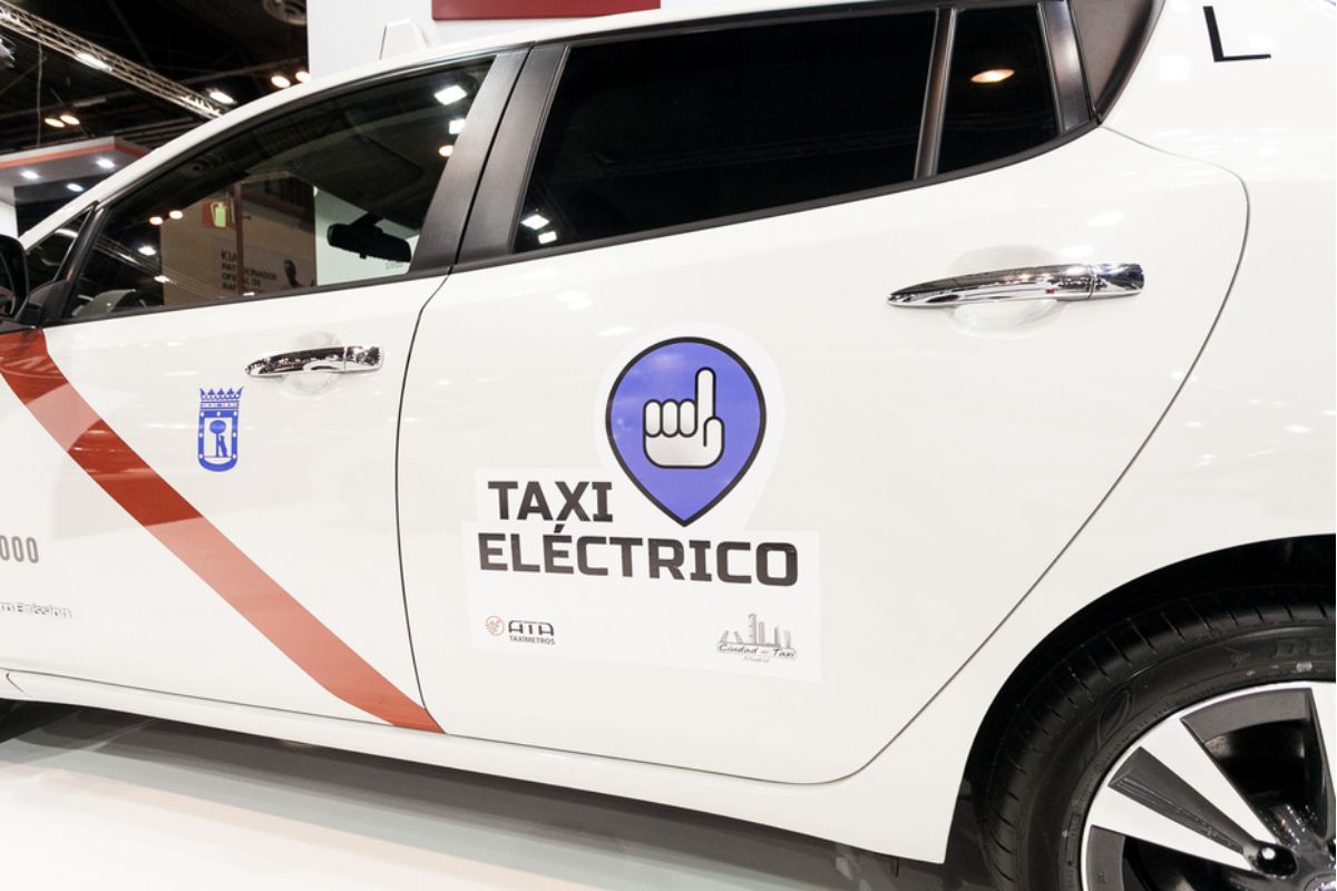 Táxis elétricos ganham força em Espanha com o Toyota bZ4X 2 Táxis elétricos