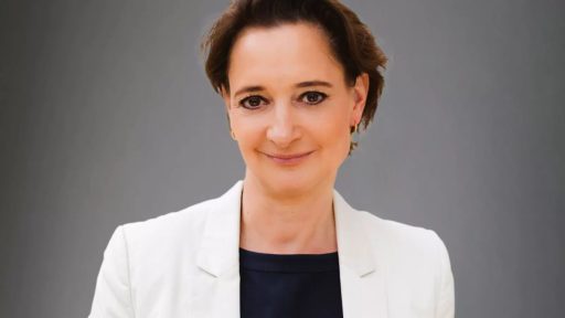 Katrin Adt assume liderança da Dacia com missão de eletrificar a marca 22 Katrin Adt CEO Dacia