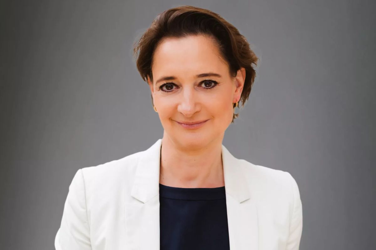 Katrin Adt assume liderança da Dacia com missão de eletrificar a marca 2 Katrin Adt CEO Dacia