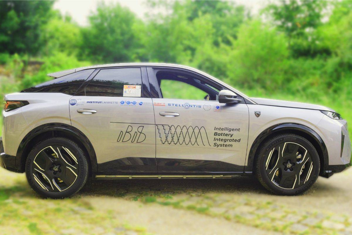 Stellantis testa bateria inteligente com maior eficiência e menos peso 2 bateria carro bateria carros