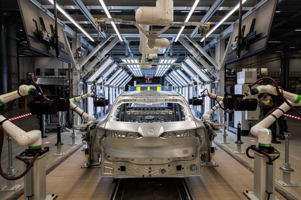 CATL investe 4 mil milhões em fábrica de baterias em Espanha 4 fabrica debrecen BMW ix3