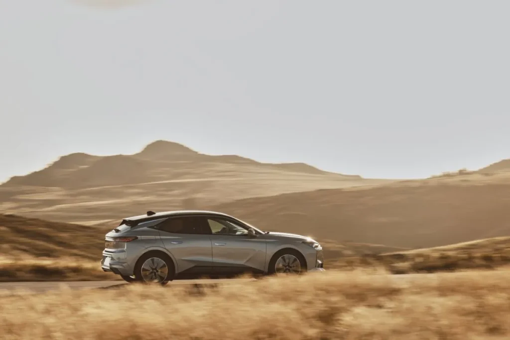 DS Nº4 E-Tense: SUV compacto chega a Portugal já este mês 5 O DS Nº4 E-Tense tem uma autonomia de até 450 quilómetros