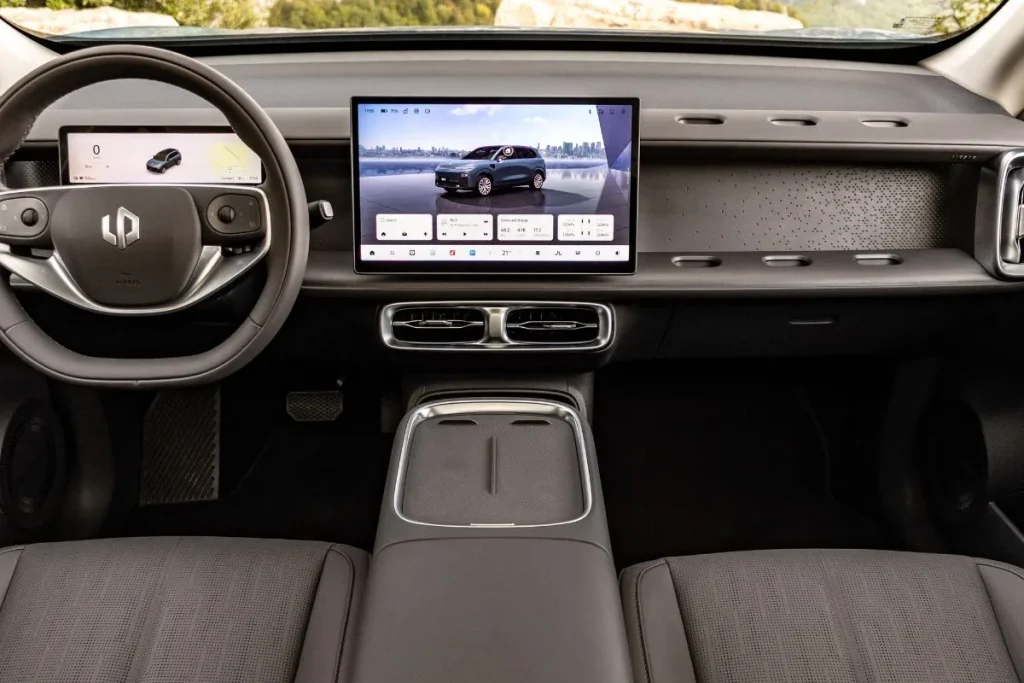 Leapmotor B10 chega a Portugal e já sabemos o preço 4 Leapmotor B10 interior