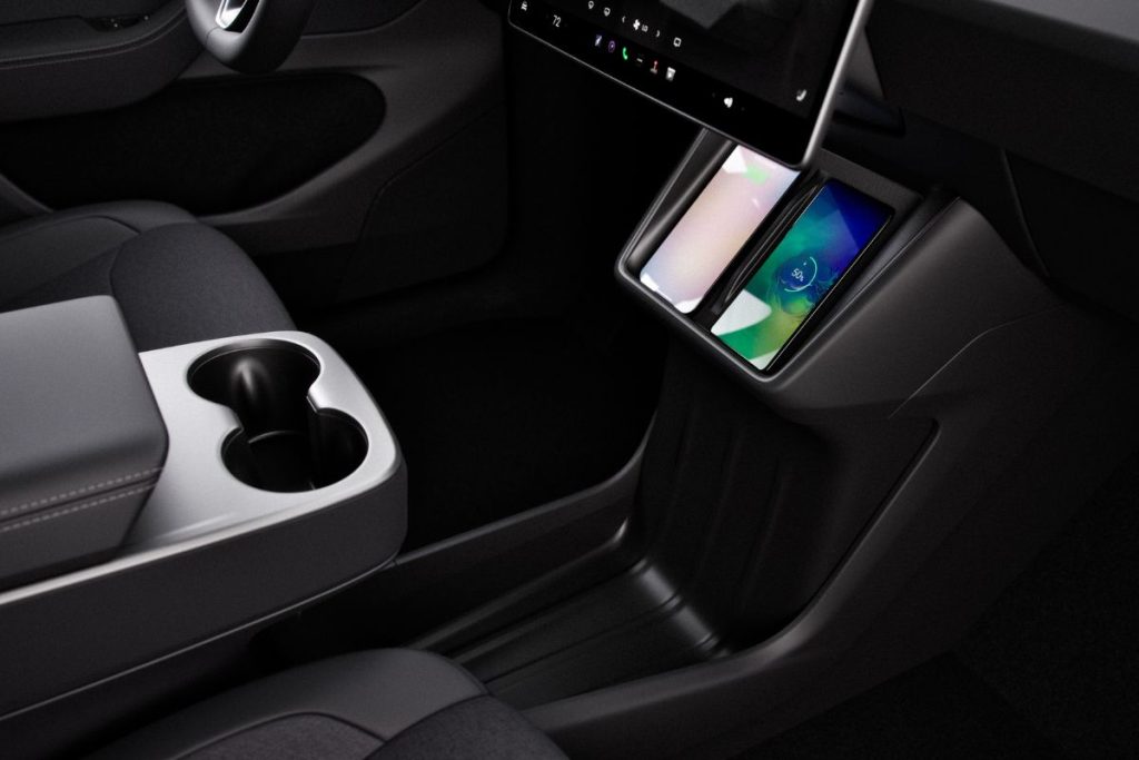 Tesla Model Y Standard já em Portugal e o preço é uma surpresa 8 Tesla Model Y Standard tem mais alterações no interior