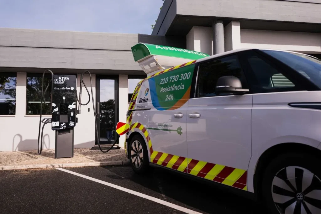 Mercedes-Benz GLB elétrico: revelado habitáculo futurista 8 Uma VW IdBuzz da Brisa carrega num centro operacional da concessionária de autoestradas