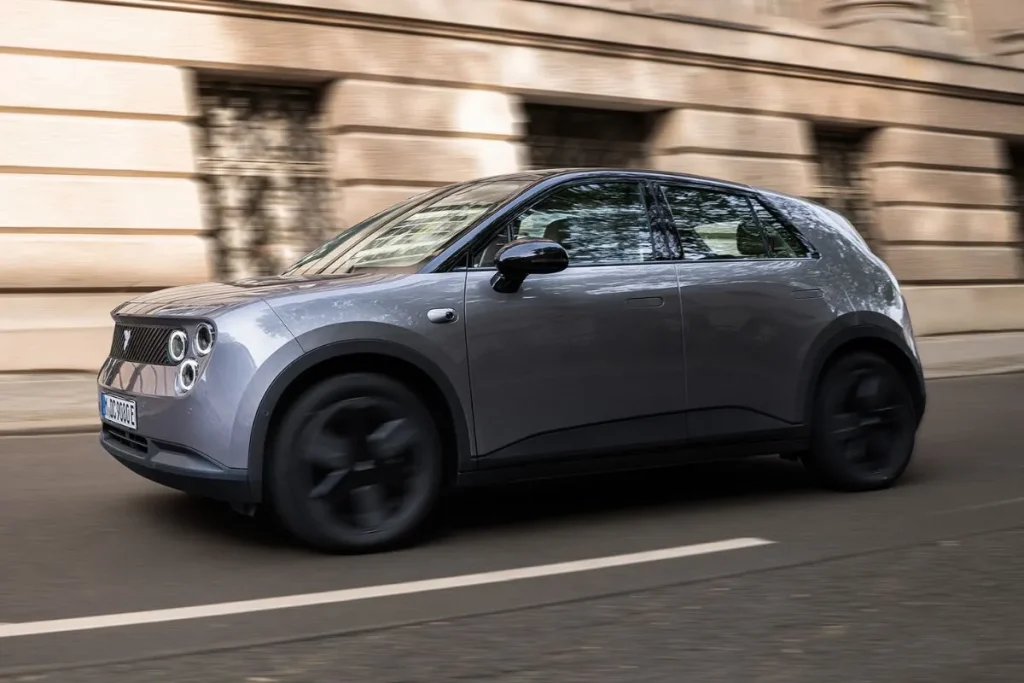 Firefly já está em Portugal e começa abaixo dos 30 mil euros 3 Firefly