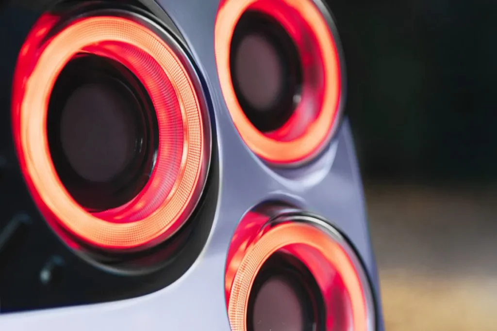 Firefly já está em Portugal e começa abaixo dos 30 mil euros 4 O desenho de luzes do firefly, com as três óticas redondas dispostas em triângulo, é facilmente reconhecível