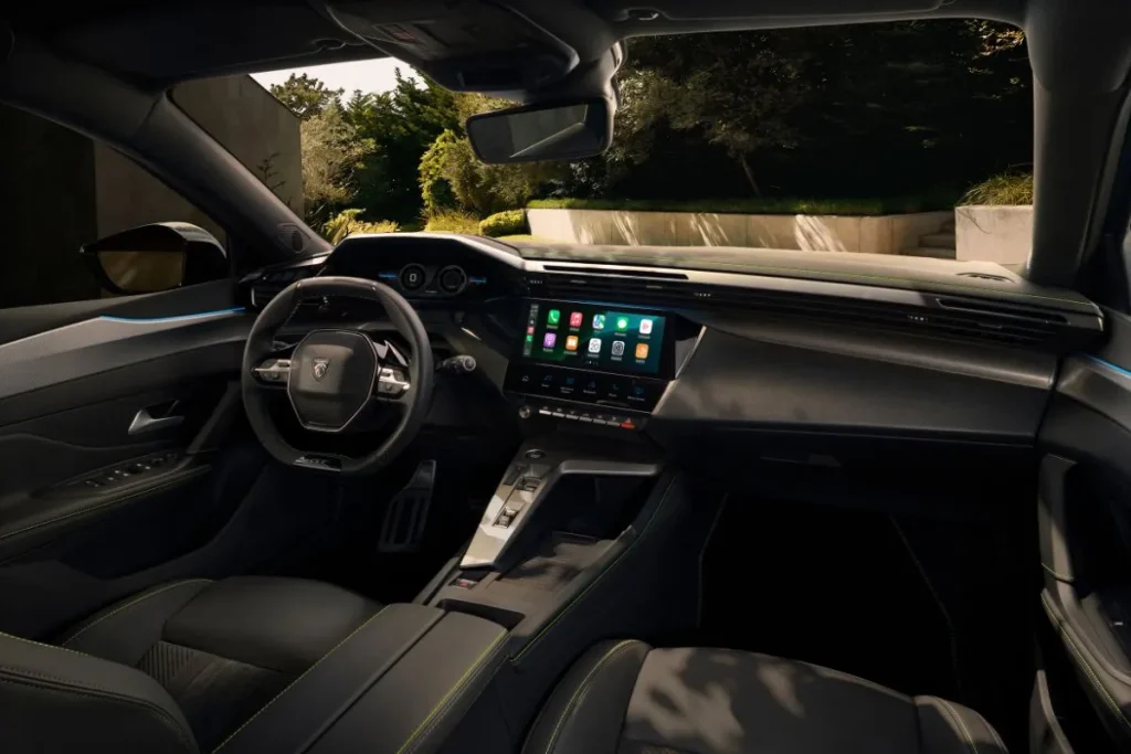 Novos Peugeot E-308 e E-308 SW chegam a Portugal 6 O interior do e-308