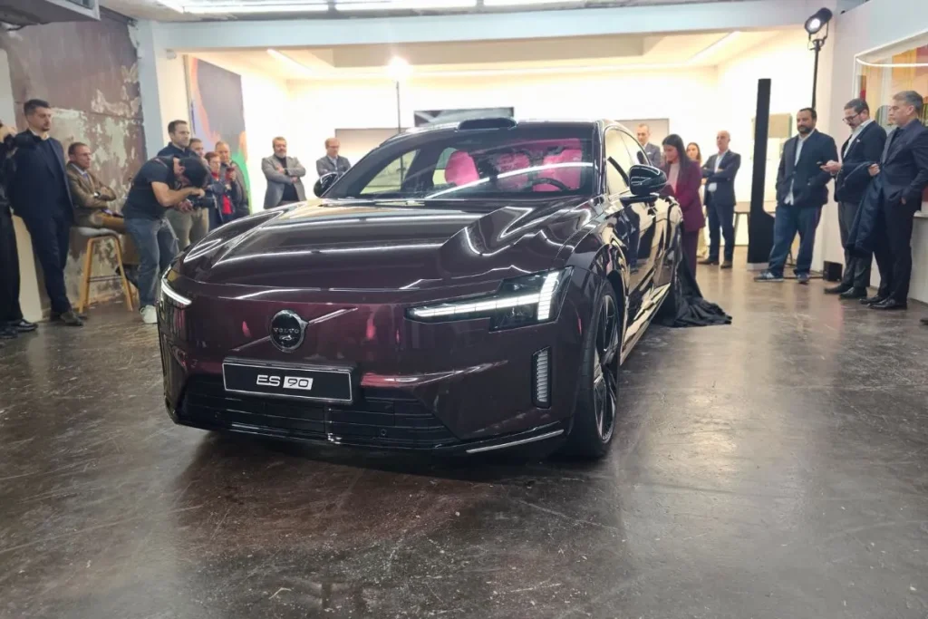 Novo Volvo ES90: chega a Portugal a "sala de estar sobre rodas" 3 Volvo ES90