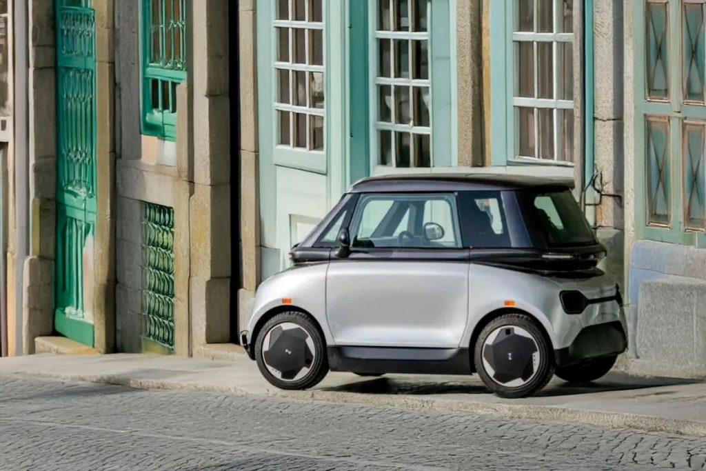 BEN: o e-car português ganha homologação europeia 5 BEN numa rua do Porto. Imagem gerada por IA