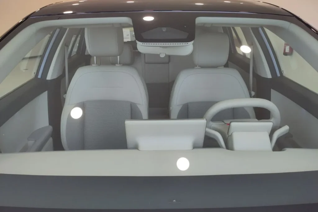 Firefly: urbano e familiar 13 Firefly tem espaço para 5 ocupantes