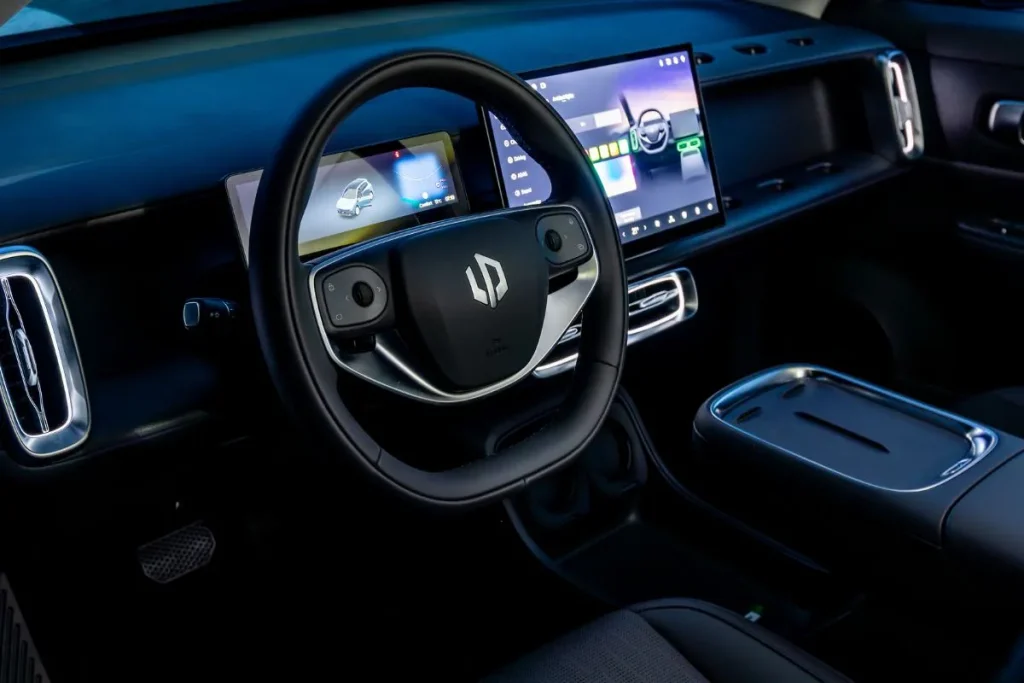 Leapmotor B10 chega com preço-canhão de 27.600 euros 4 Cockpit do Leapmotor B10