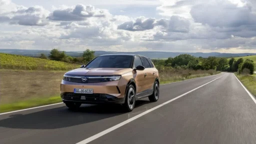 Opel Grandland Electric Long Range já pode ser encomendado 6 O Opel Grandland Electric Long Range na estrada