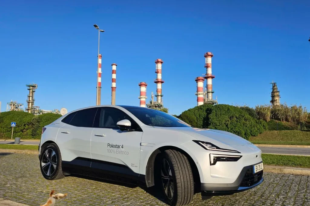Polestar 4: a marca sueca ouviu os clientes 4 O Polestar 4 e as chaminés da antiga refinaria da Galp em Leça da Palmeira