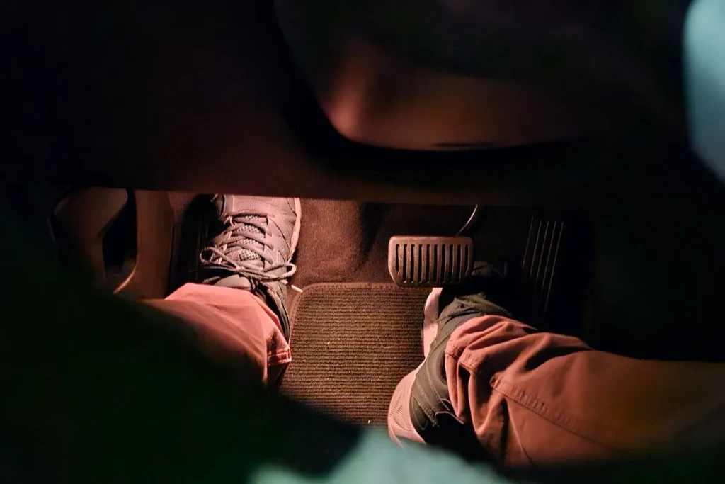 Polestar 4: a marca sueca ouviu os clientes 10 Polestar 4Iluminação nos pés