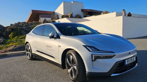 Polestar com o melhor primeiro trimestre de sempre 7 O Polestar 4 fotografado junto à Casa de Chá da Boa Nova