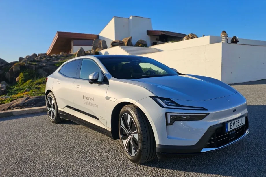 Polestar com o melhor primeiro trimestre de sempre 2 O Polestar 4 fotografado junto à Casa de Chá da Boa Nova