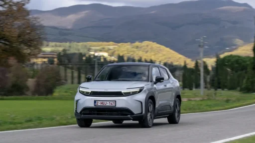 Novo Urban Cruiser é aposta da Toyota no segmento B-SUV 10 O Toyota Urban Cruiser na estrada