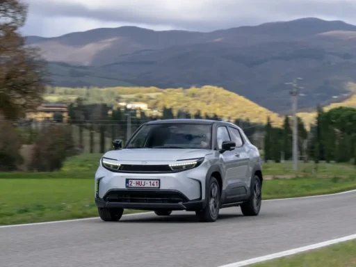 Novo Urban Cruiser é aposta da Toyota no segmento B-SUV 5 O Toyota Urban Cruiser na estrada