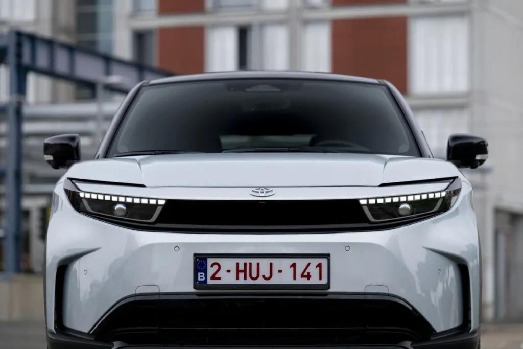 Novo Urban Cruiser é aposta da Toyota no segmento B-SUV 7 Toyota Urban Cruiser visto de frente