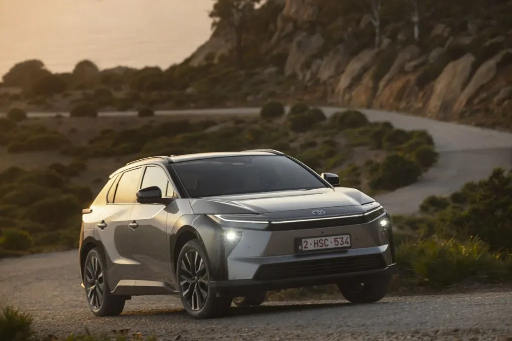 Tesla lança o Model 3 Standard. Já sabemos o preço em Portugal 6 O Toyota bZ4X na estrada