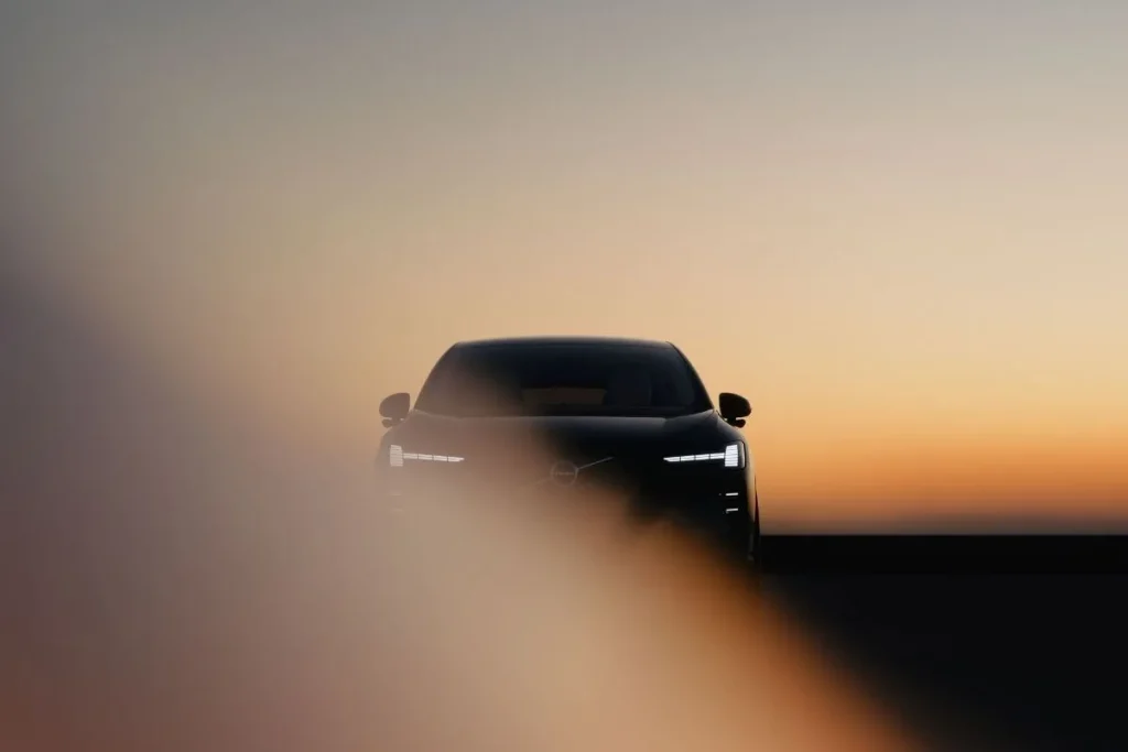 Volvo EX60 é o elétrico da marca com maior autonomia: 810 km 3 Volvo EX60 antevisto. Apresentação só no dia 21 de janeiro