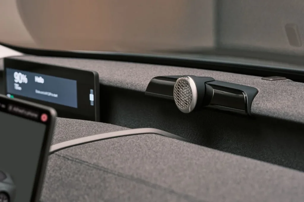 Volvo EX60 já disponível para encomenda em Portugal 7 Pormenor de uma coluna de som Bowers & Wilkins do EX60