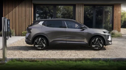 Mitsubishi Eclipse Cross EV é o primeiro modelo de 2026 6 Mitsubishi Eclipse Cross EV visto de lado