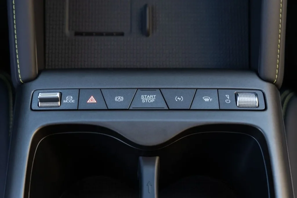 BYD ATTO 2 Comfort: novo SUV elétrico já tem preço para Portugal 10 Botões físicos no BYD ATTO 2 Comfort