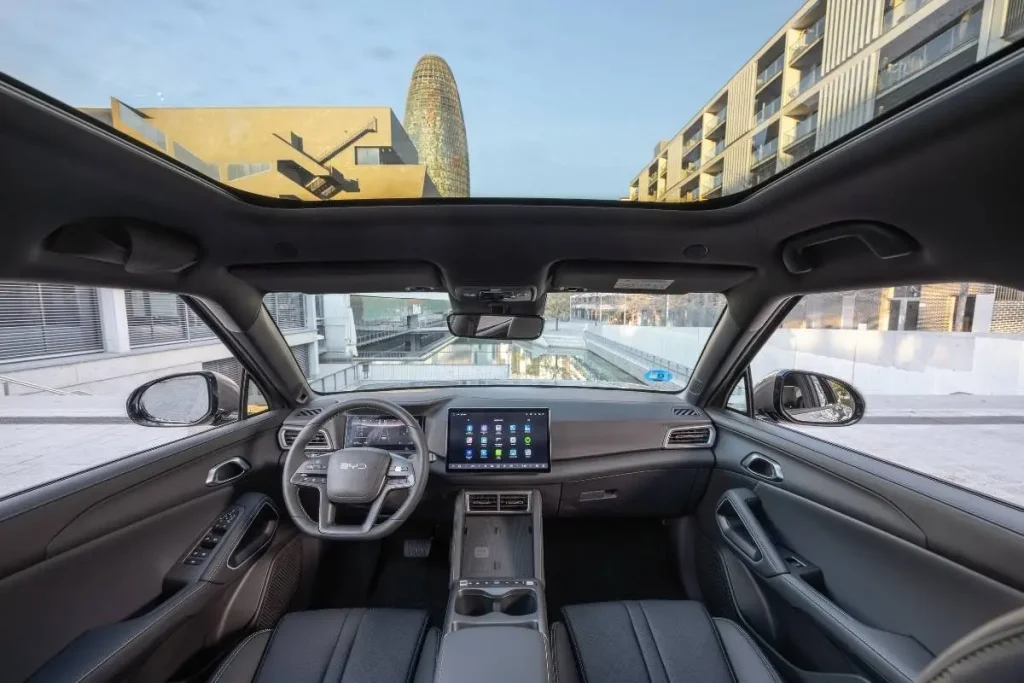 BYD ATTO 2 Comfort: novo SUV elétrico já tem preço para Portugal 9 O teto panorâmico do BYD ATTO 2 Comfort