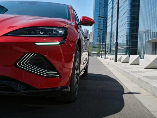 Que se passa com a BYD? Marca diminui vendas na China 3 Pormenor da frente do BYD Seal