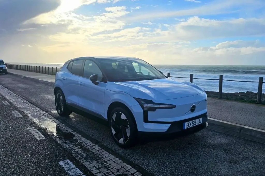 ACAP quer incentivo ao abate para tirar 40 mil carros velhos da estrada em 2026 6 Volvo EX30