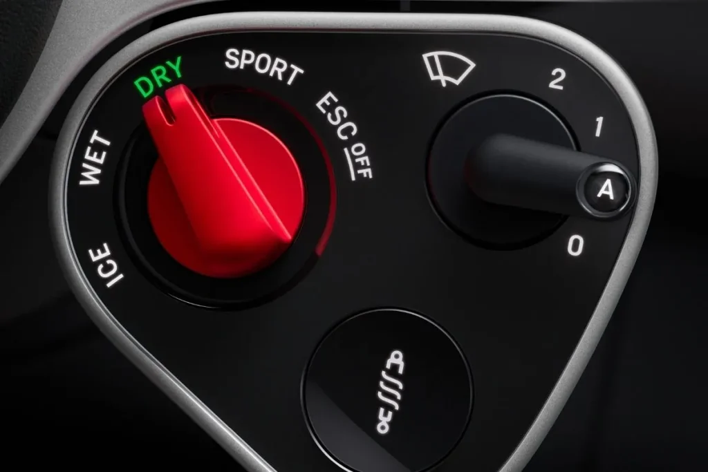 Ferrari Luce: o primeiro elétrico de Maranello é feito para ser tocado 4 ferrari luce coimutador