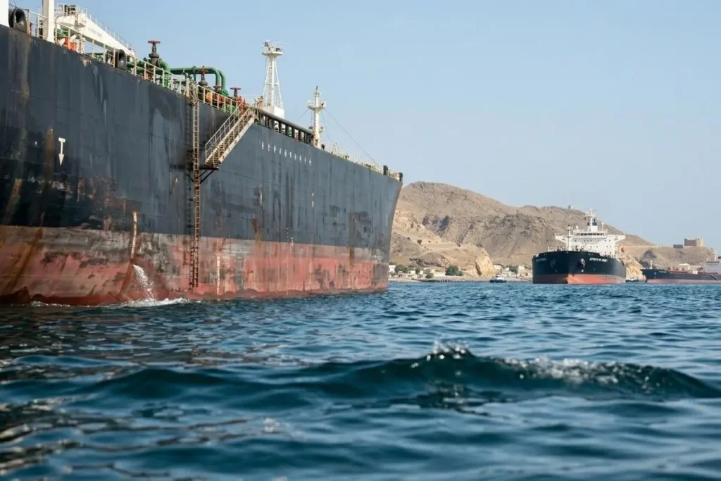 Kia EV2 abre reservas na Europa a partir dos 26.600 euros 7 petroleiro no estreito e Ormuz | imagem gerada por IA