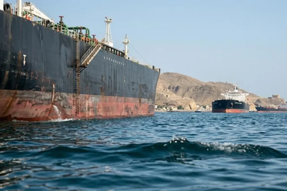 O que o choque petrolífero de 1973 não teve: carros elétricos 2 petroleiro no estreito e Ormuz | imagem gerada por IA