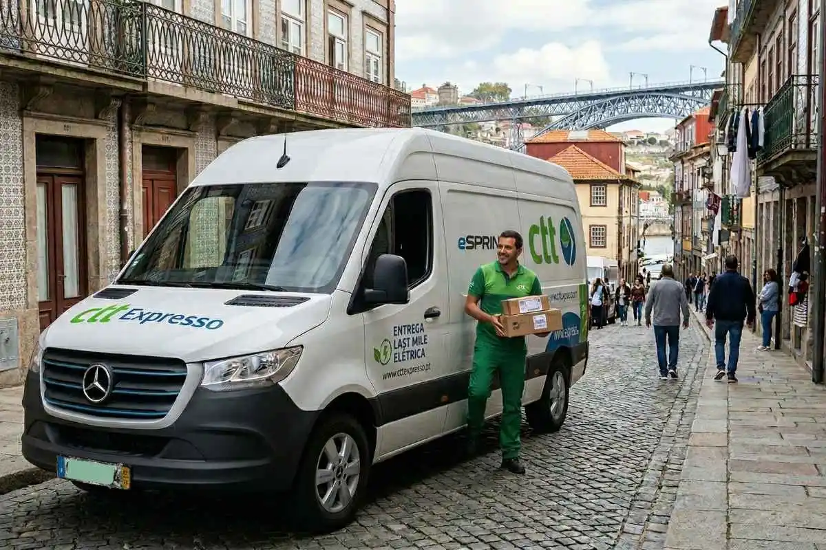 Um quarto dos condutores de frotas empresariais já usa um carro elétrico 2 frotas empresariais: uma carrinha de entregas last mille na cidade do porto | imagem gerada por IA