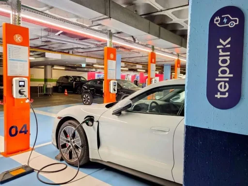 Ana Barbosa Leal: parques da Telpark com 447 pontos de carregamento 3 carro carrega num posto instalado em parque da Telpark