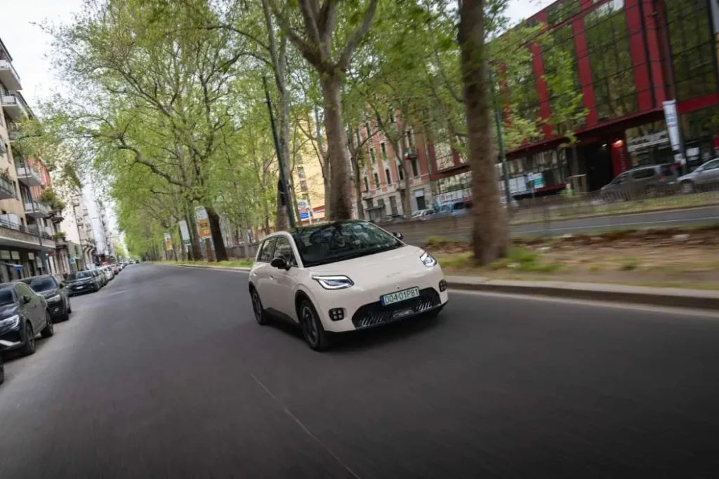 Renault 4 E-Tech Plein Sud com teto de abrir já tem preço 11 Aion UT