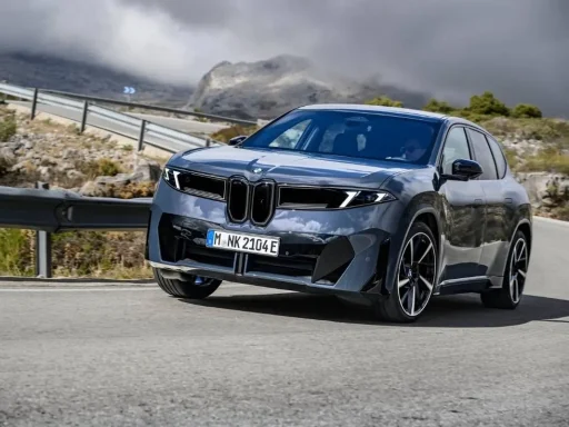 BMW iX3 é carro mundial do ano num palmarés inteiramente elétrico 6 BMW iX3