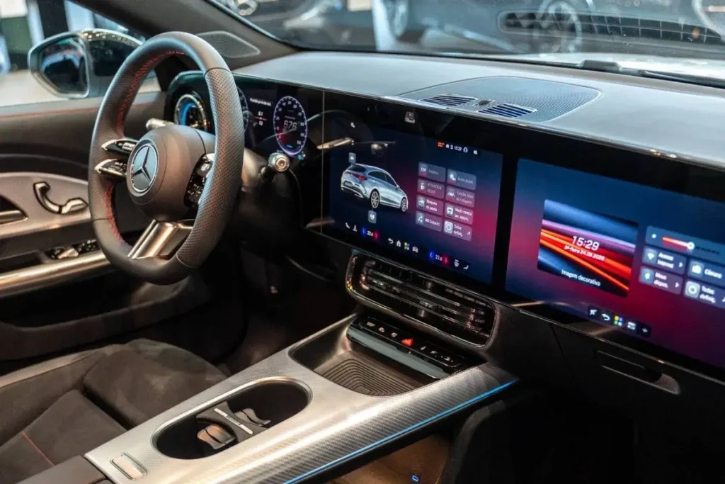 Mercedes-Benz CLA Shooting Brake chega com 756 km de autonomia 3 O cockpit da CLA Shooting Brake