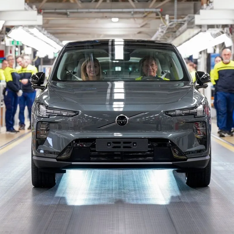 BYD Seal é atualizado e não muda de preço 8 O primeiro Volvo EX60 a sair da linha de montagem