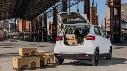 Leapmotor T03 comercial chega a 15.435 euros + IVA 9 Leapmotor T03 comercial com bagageira aberta