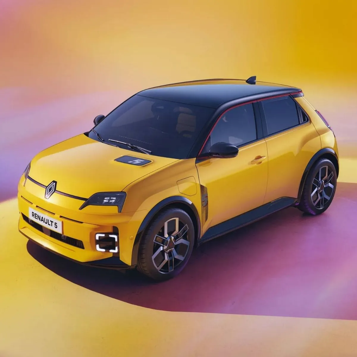 Renault 5 puxa elétricos do grupo para novo máximo: +20,9% no primeiro trimestre 2 O Renault 5 amarelo