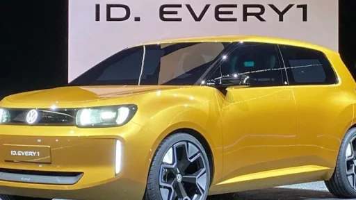 O VW ID.EVERY1 vai ser montado na Autoeuropa. A imagem mostra uma unidade em exposição na apresentação. Id. Up