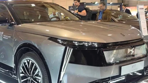 DS Nº7 E-TENSE abre encomendas em Portugal a partir de 49.400 euros 13 Ecar Show DS Nº7