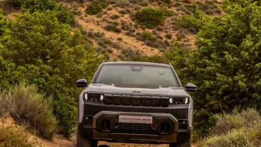 Novo Jeep Compass 4xe: elétrico de 375 cv e tração integral 15 Jeep Compass 4xe em modo todo o terreno