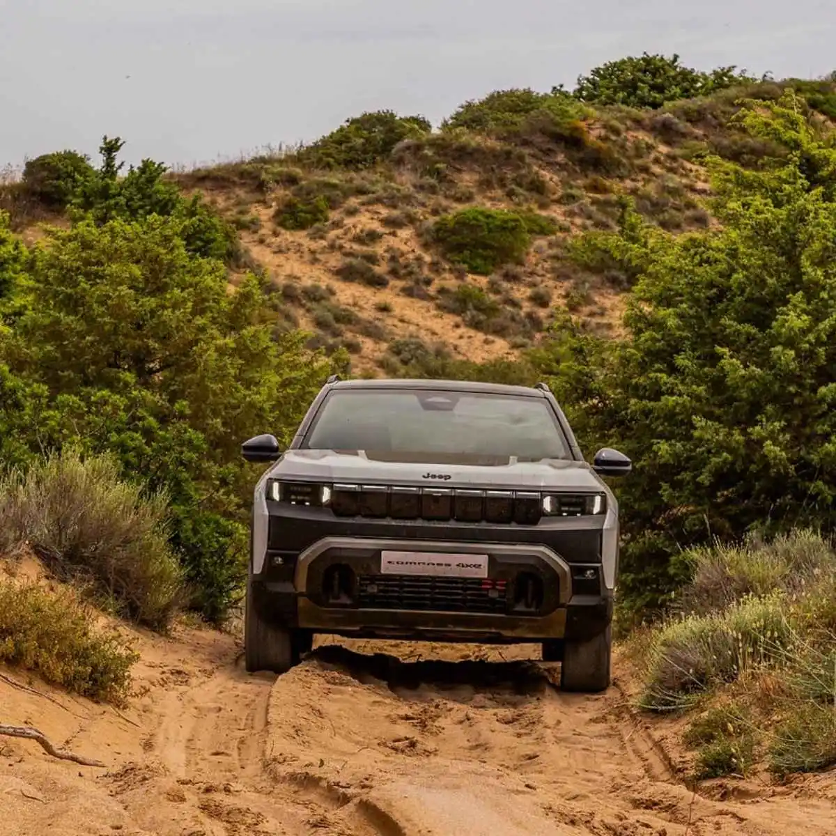 Novo Jeep Compass 4xe: elétrico de 375 cv e tração integral 2 Jeep Compass 4xe em modo todo o terreno